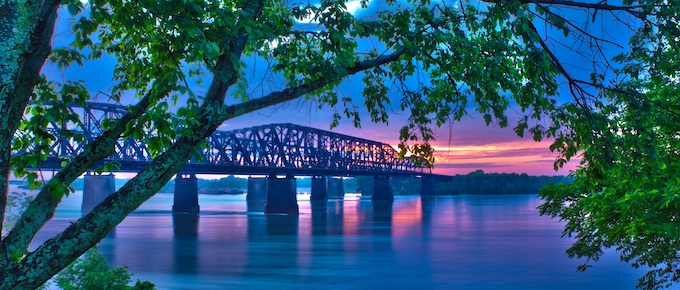 Bridge over the Mississippi River at Natchez [Mississippi Slots Return-To-Player]