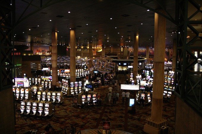Casino Setups Determine Winning Strategies [Progressive Jackpots]