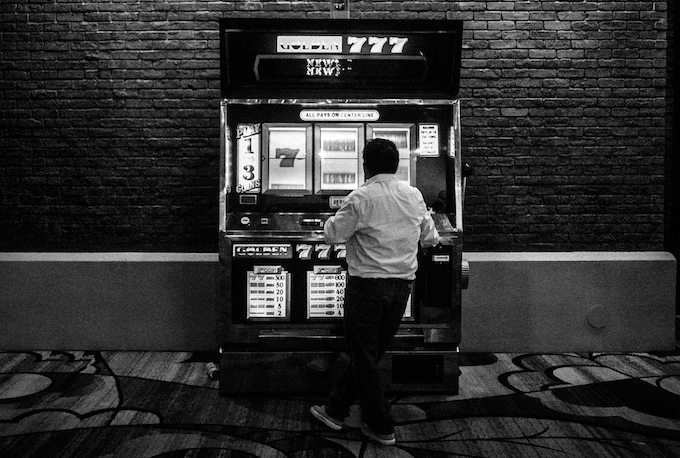 Melihat tampilan bonus dari jauh [How Slot Machines Work]