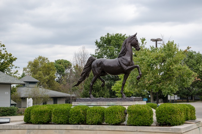 The Supreme Sultan Horse Statue in Lexington [Kentucky Slots Return-To-Player]