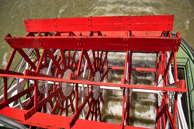 Steamboat Paddlewheel di Sungai Mississippi [Mississippi Slots Return-To-Player]